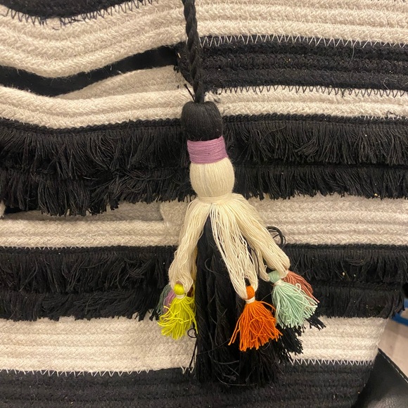 STELLA & DOT - Taj Tote Bag - Picture 4 of 8